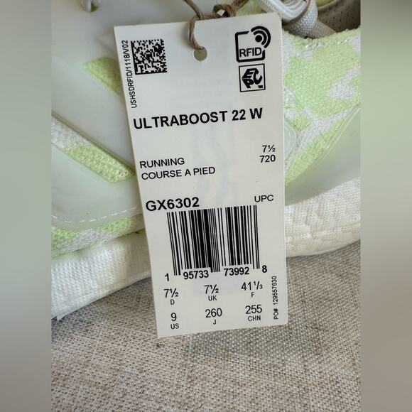 Adidas Ultraboost 22 Womens 9 Running Shoes Almost Lime Cloud White New NWT - Picture 2 of 7